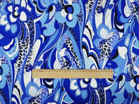 jedwab w srebrną panterę i abstrakcyjne, niebieskie kwiaty