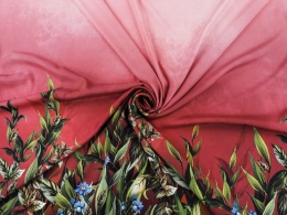 ciemno różowy jedwab z roślinnym motywem