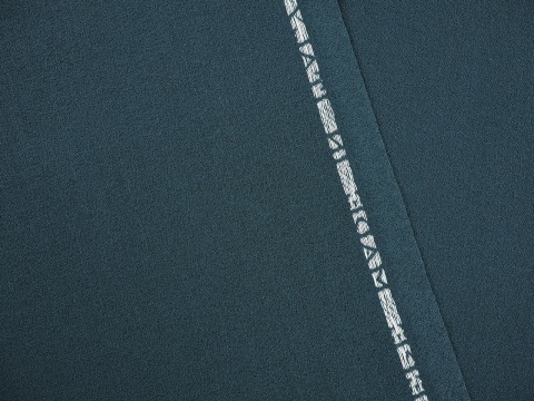 krepa wełniana w kolorze ciemnym szarym