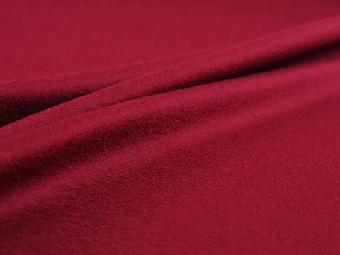 wełna z kaszmirem w kolorze czerwonego wina