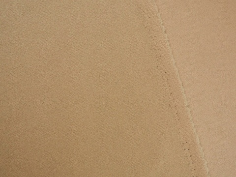 wełna z kaszmirem w kolorze beżowym