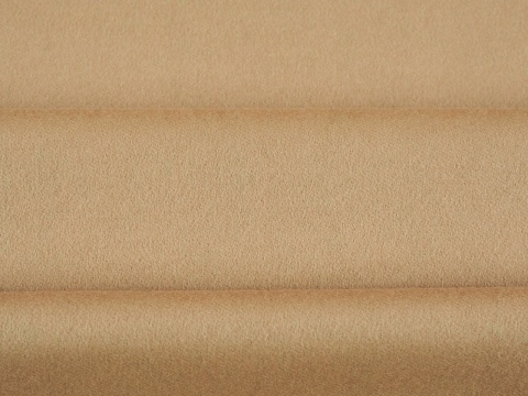 wełna z kaszmirem w kolorze beżowym