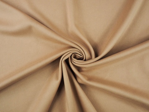 wełna z kaszmirem w kolorze beżowym