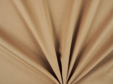 wełna z kaszmirem w kolorze beżowym