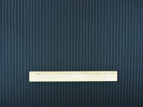 granatowa bawełna z jedwabiem w pionowe paski