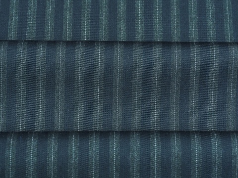 granatowa bawełna z jedwabiem w pionowe paski