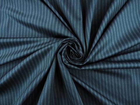 granatowa bawełna z jedwabiem w pionowe paski