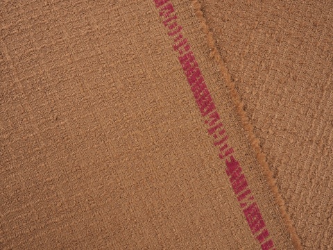 chanelka w kolorze brązowym