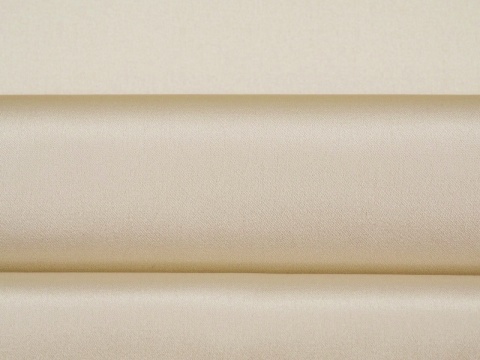 jedwab w kolorze jasnego szampana