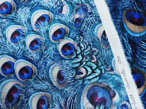 jedwab w niebieskie, pawie pióra