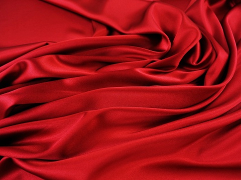 jedwab satyna w kolorze ciemnej czerwieni