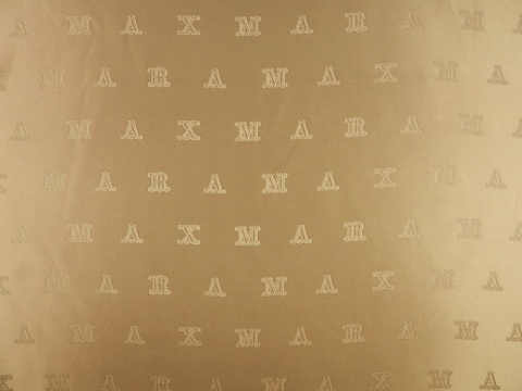 podszewka w kolorze ciepłym beżowym