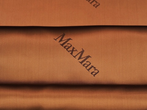 podszewka w kolorze miedziano-brązowym