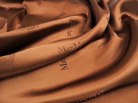 podszewka w kolorze miedziano-brązowym