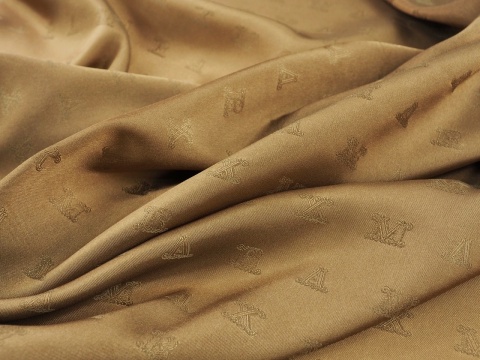 podszewka w kolorze ciemnym beżowym