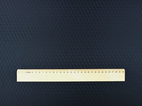 czarna podszewka w deseń w trójkąty