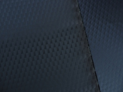 czarna podszewka w deseń w trójkąty