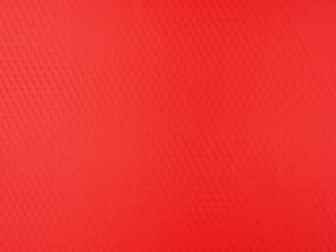 czerwona podszewka w trójkąty