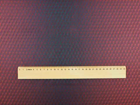 czerwona podszewka w trójkąty opalizująca na zielono