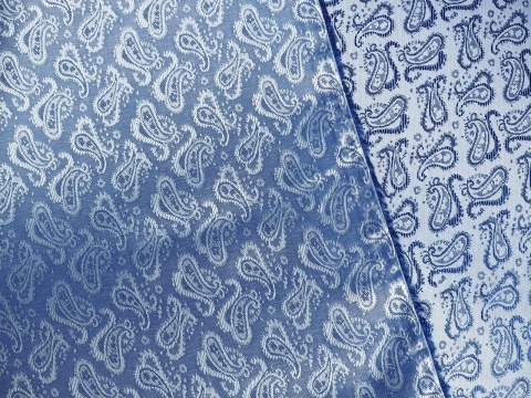 granatowo-srebrna podszewka w paisleye