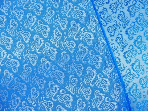 niebieska podszewka w paisleye
