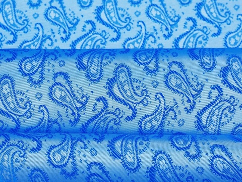 niebieska podszewka w paisleye