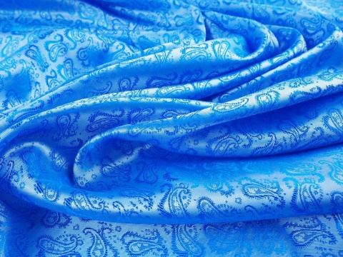 niebieska podszewka w paisleye
