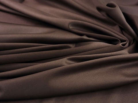 wełna elastyczna w kolorze brązowym