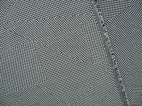 wełna w czarno-białą, drobną pepitkę