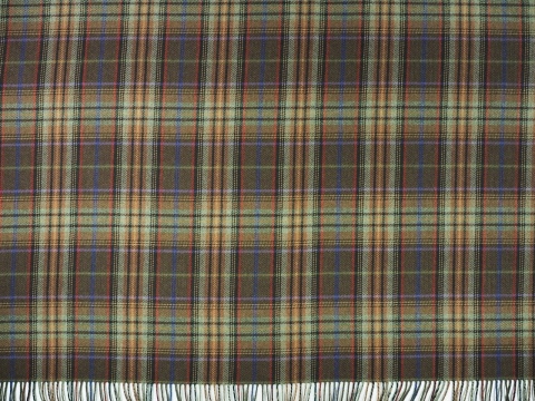 wełna z frędzlami w kratkę