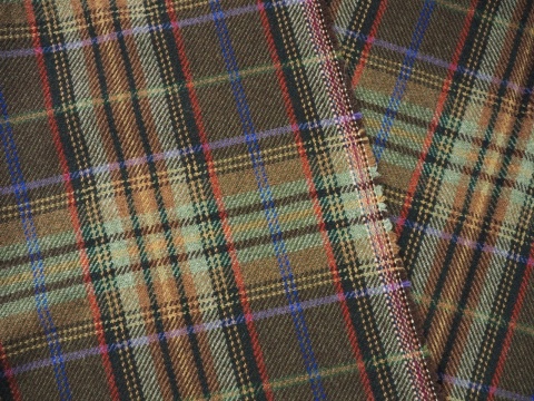 wełna z frędzlami w kratkę