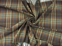 wełna z frędzlami w kratkę