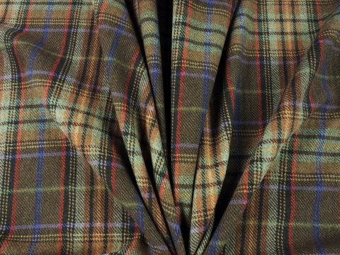 wełna z frędzlami w kratkę