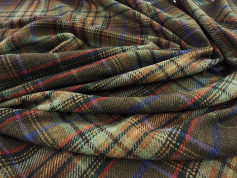 wełna z frędzlami w kratkę