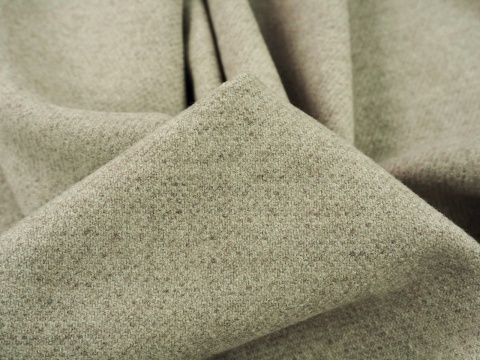 tkanina wełnianio-kaszmirowa w kolorze jasnego beżu