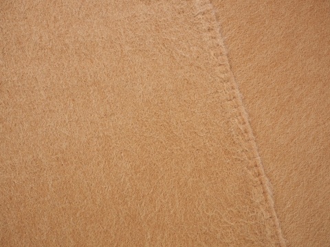 podwójna wełna z moherem w kolorze jasnego toffi