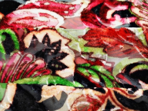 welur devore w indyjskie kwiaty na czerni