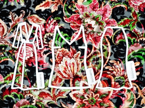 welur devore w indyjskie kwiaty na czerni