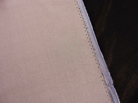 welur z jedwabiem w kolorze ciemnego brązu