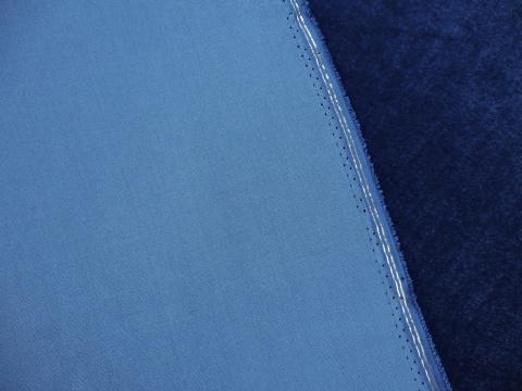 welur z jedwabiem w kolorze ciemnym niebieskim