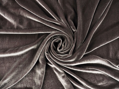 welur z jedwabiem w kolorze szaro-beżowym