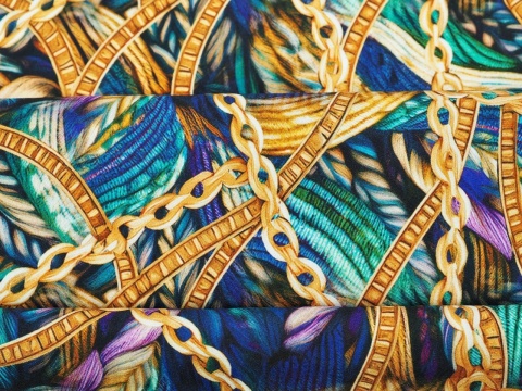 jedwab w złote łańcuszki i dzianinowe sploty