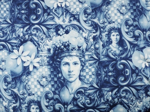 niebieski jedwab w motywy z sycylijskiego folkloru