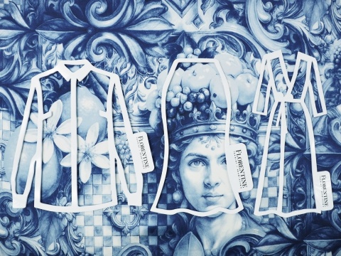 niebieski jedwab w motywy z sycylijskiego folkloru