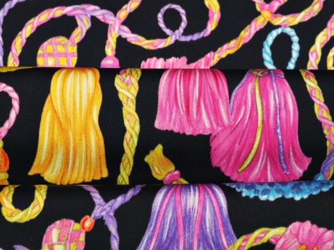 czarny jedwab w kolorowe chwosty