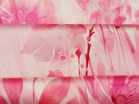 jedwab w różowe kwiaty