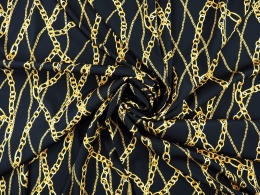 czarny jedwab w złote łańcuszki