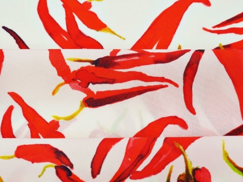 biały jedwab w czerwone papryczki chili
