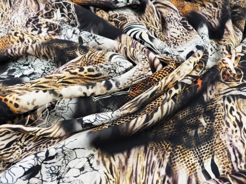 jedwab w zwierzęce motywy oraz kwiaty i czaszki