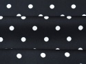czarny jedwab w białe kropki